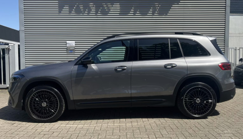 Grå Mercedes EQB350 fra 2025