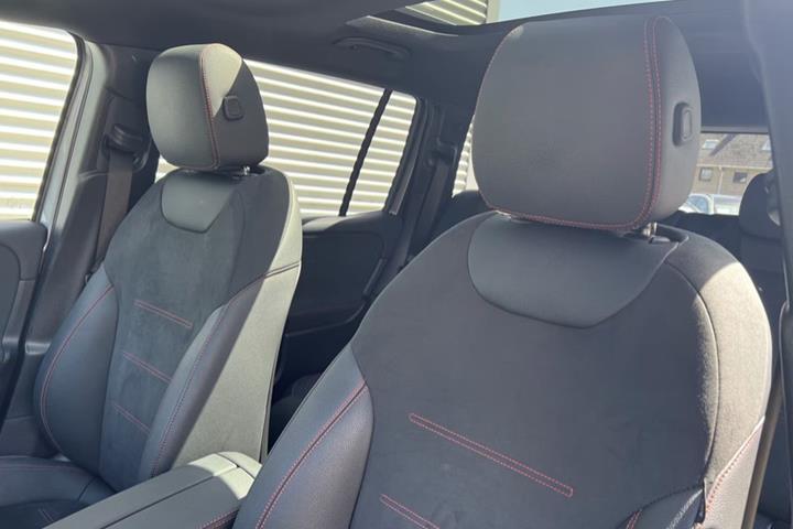 Grå Mercedes EQB350 fra 2025