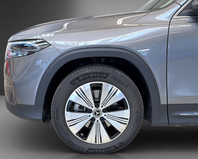 Grå Mercedes EQB350 fra 2024