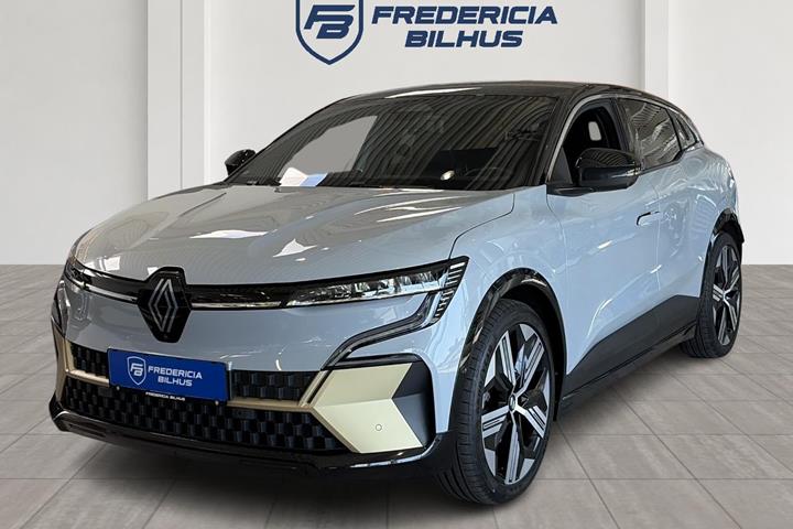 Grå Renault Megane E-Tech fra 2022 set udefra