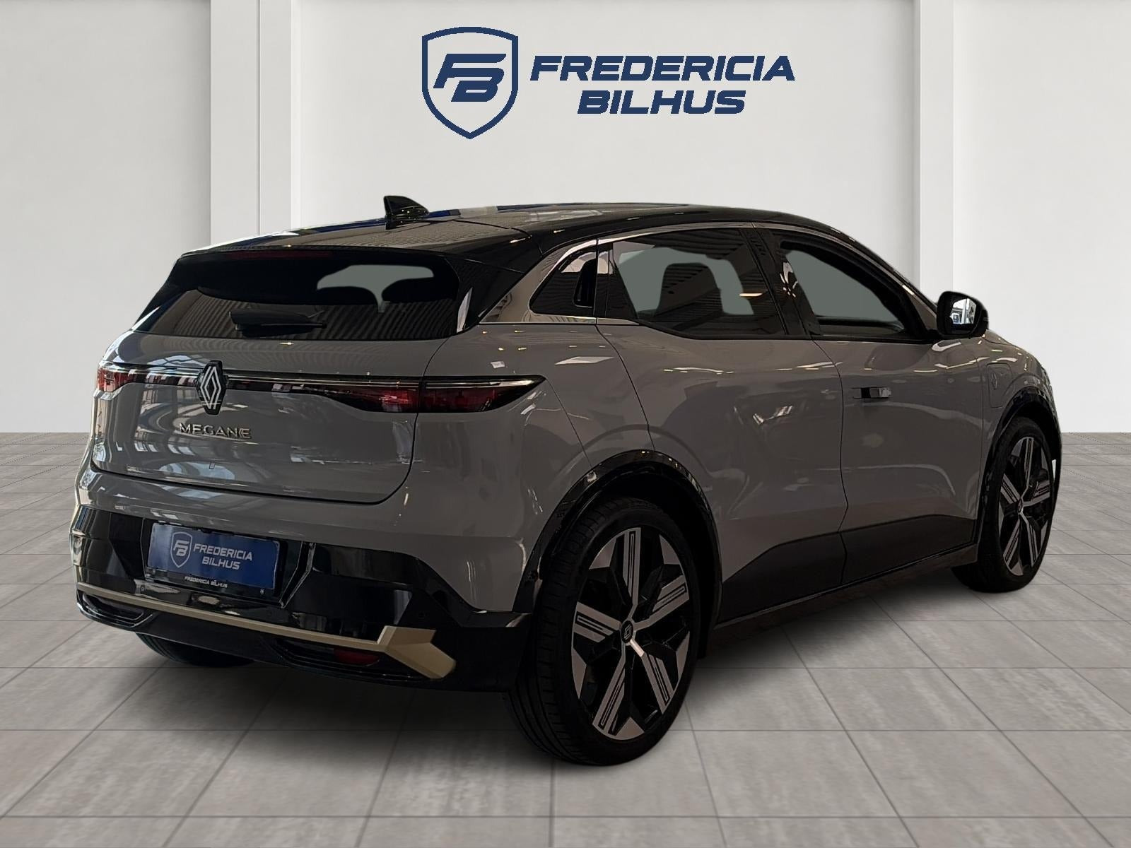 Grå Renault Megane E-Tech fra 2022