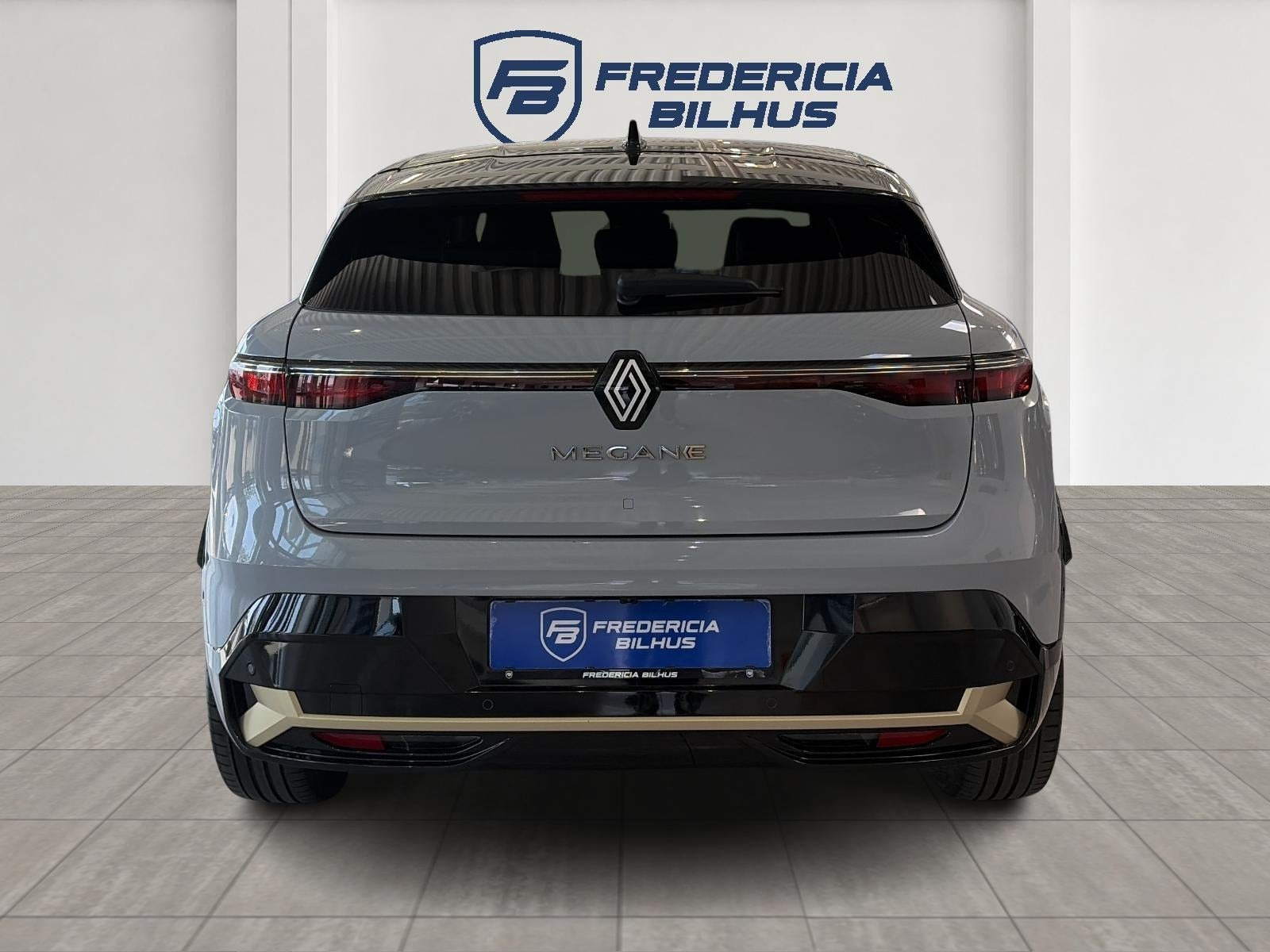 Grå Renault Megane E-Tech fra 2022