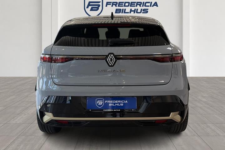 Grå Renault Megane E-Tech fra 2022