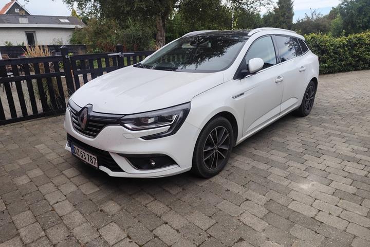 Hvid Renault Megane IV fra 2018 set udefra