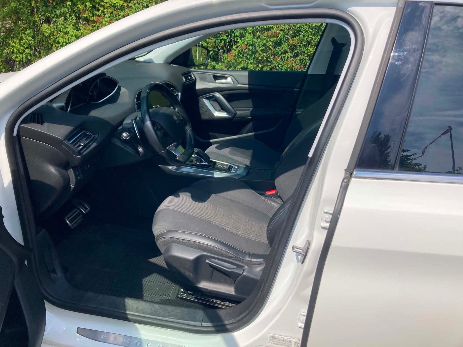 Hvid Peugeot 308 fra 2019