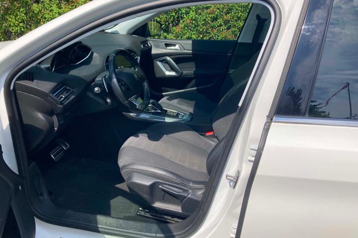 Hvid Peugeot 308 fra 2019