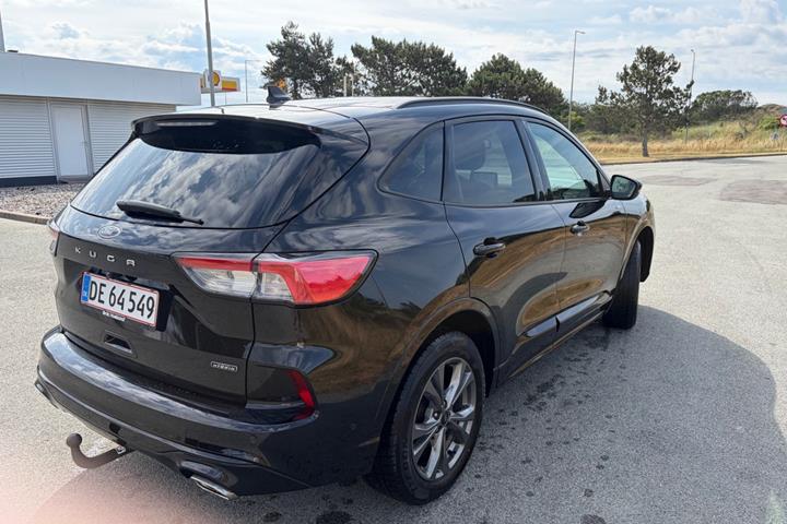 Sort Ford Kuga fra 2022