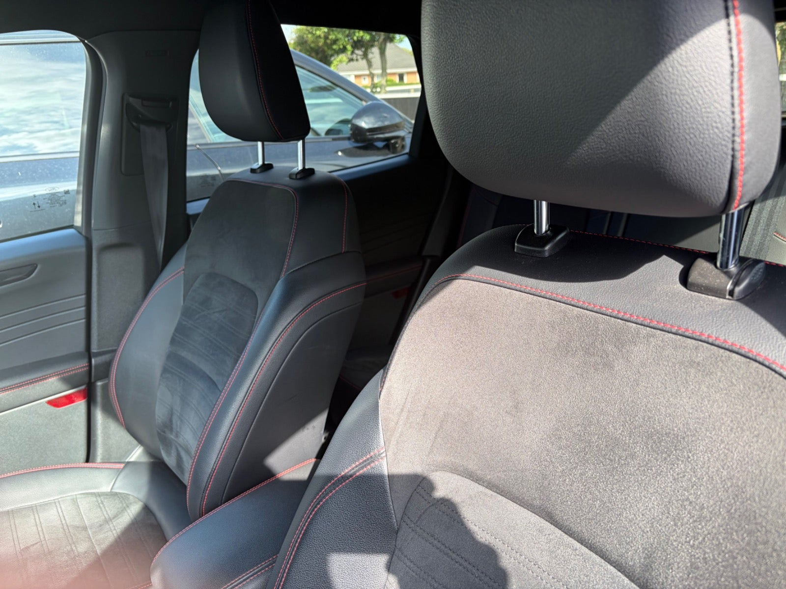 Sort Ford Kuga fra 2022