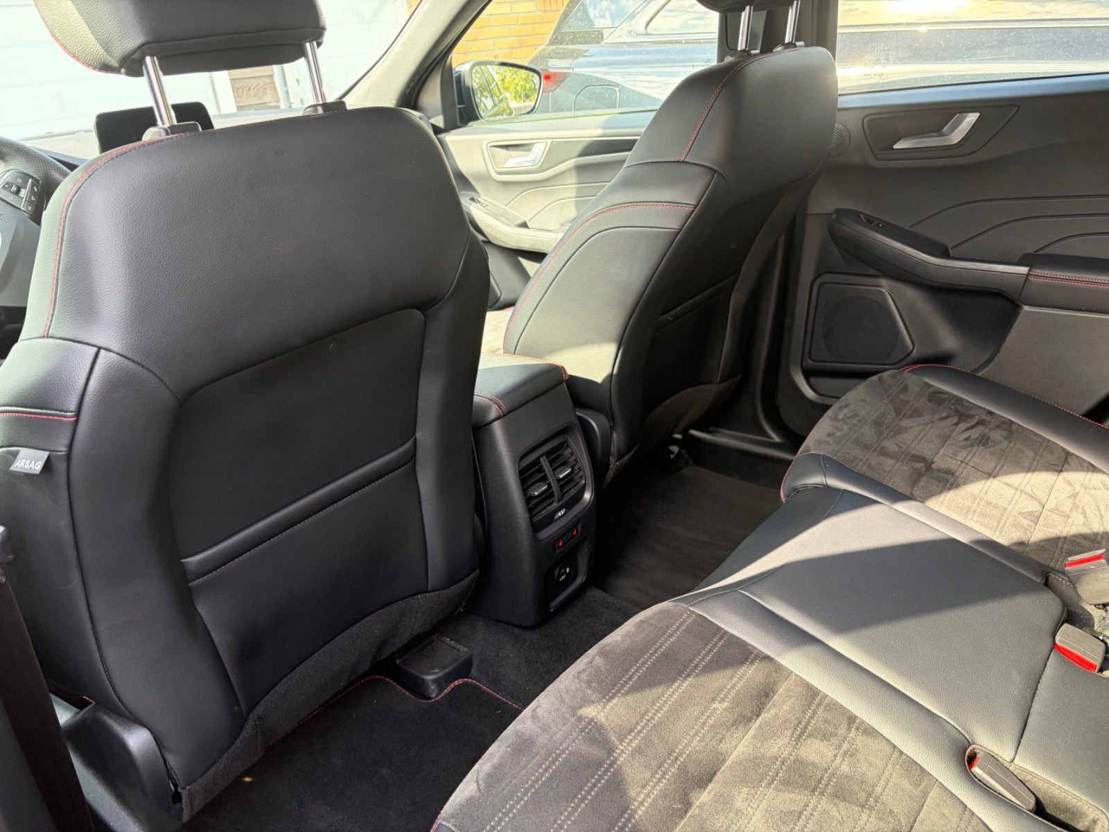 Sort Ford Kuga fra 2022