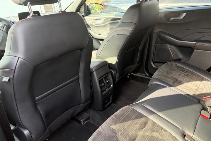 Sort Ford Kuga fra 2022