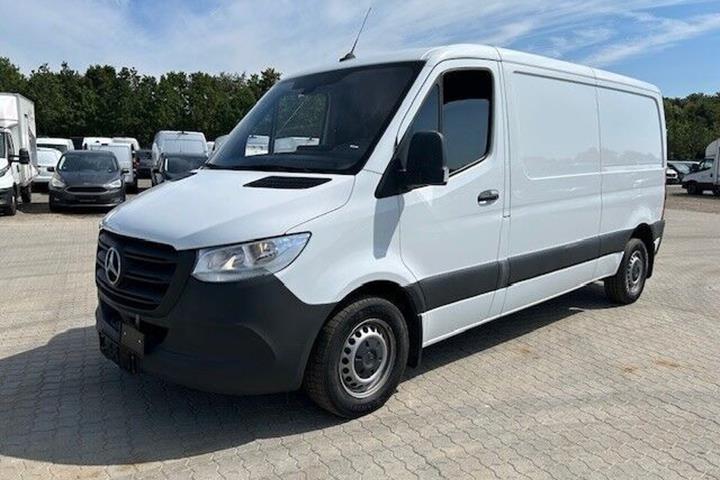 Hvid Mercedes Sprinter 215 fra 2024