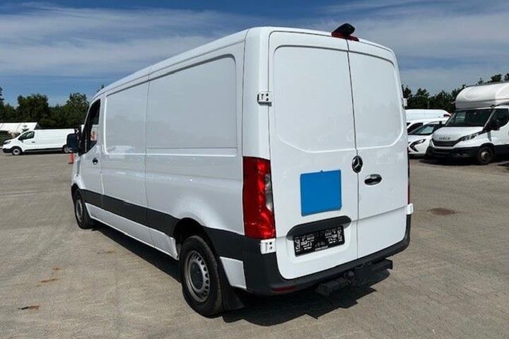 Hvid Mercedes Sprinter 215 fra 2024