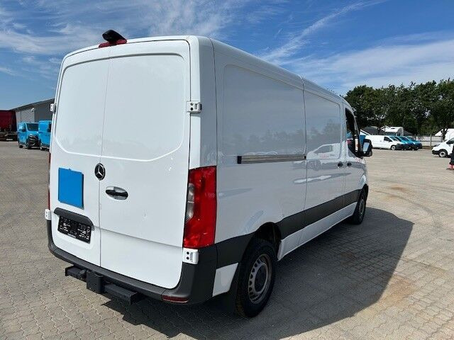 Hvid Mercedes Sprinter 215 fra 2024
