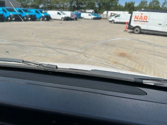 Hvid Mercedes Sprinter 215 fra 2024