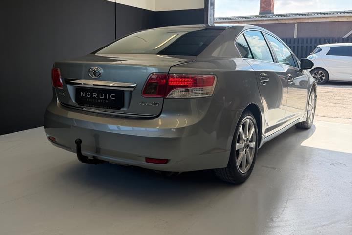 undefined Toyota Avensis fra 2010