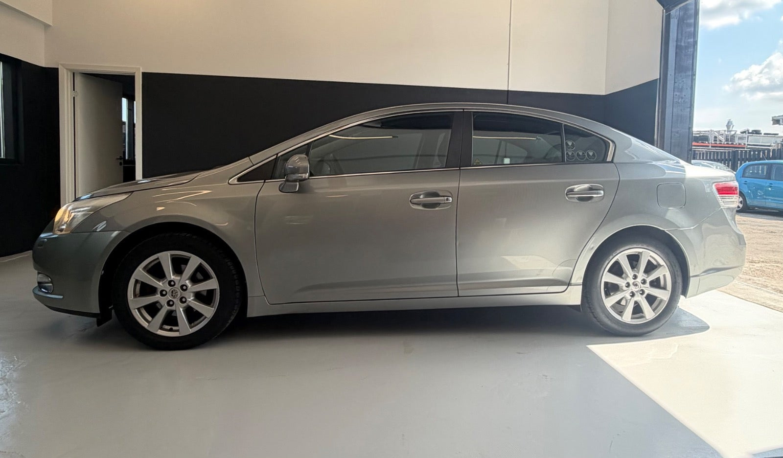 undefined Toyota Avensis fra 2010