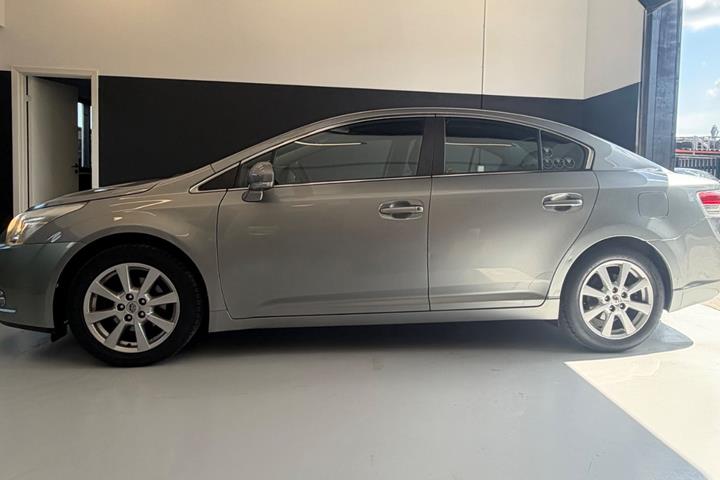 undefined Toyota Avensis fra 2010