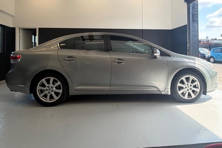 undefined Toyota Avensis fra 2010