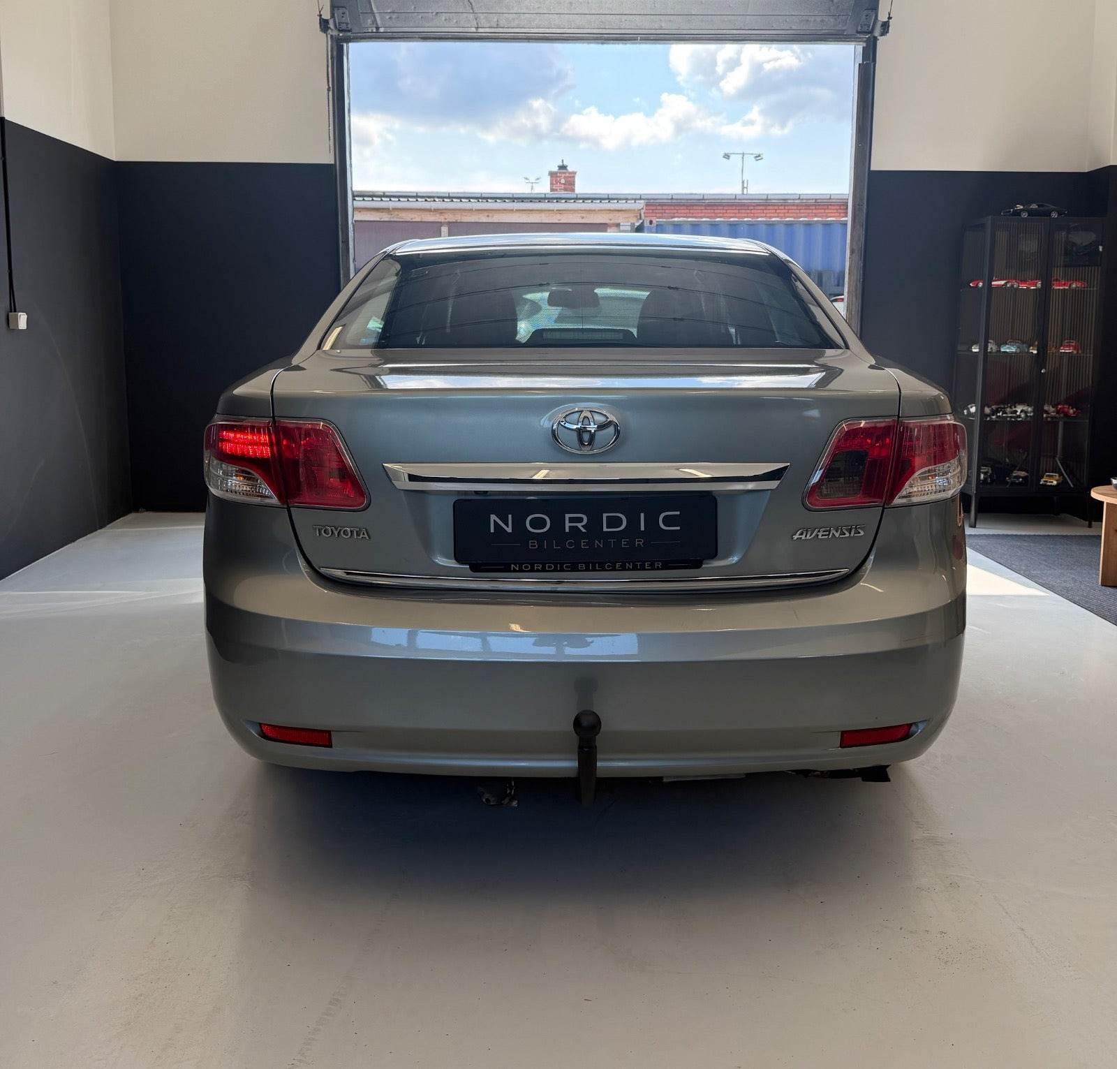 undefined Toyota Avensis fra 2010