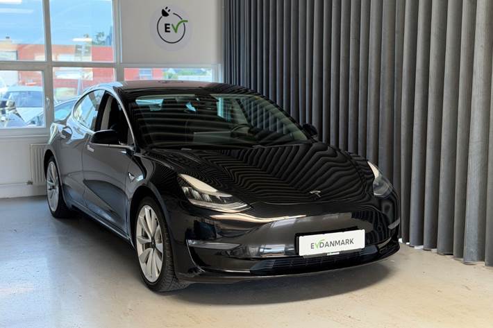 Sort Tesla Model 3 fra 2019