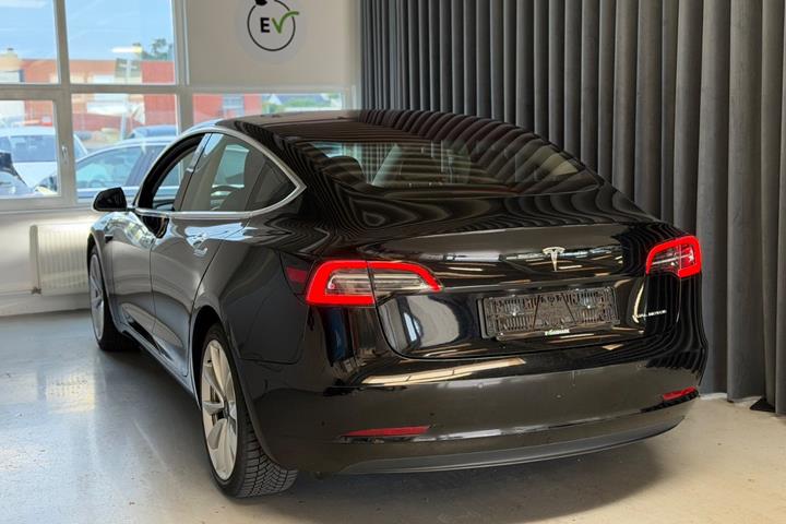 Sort Tesla Model 3 fra 2019