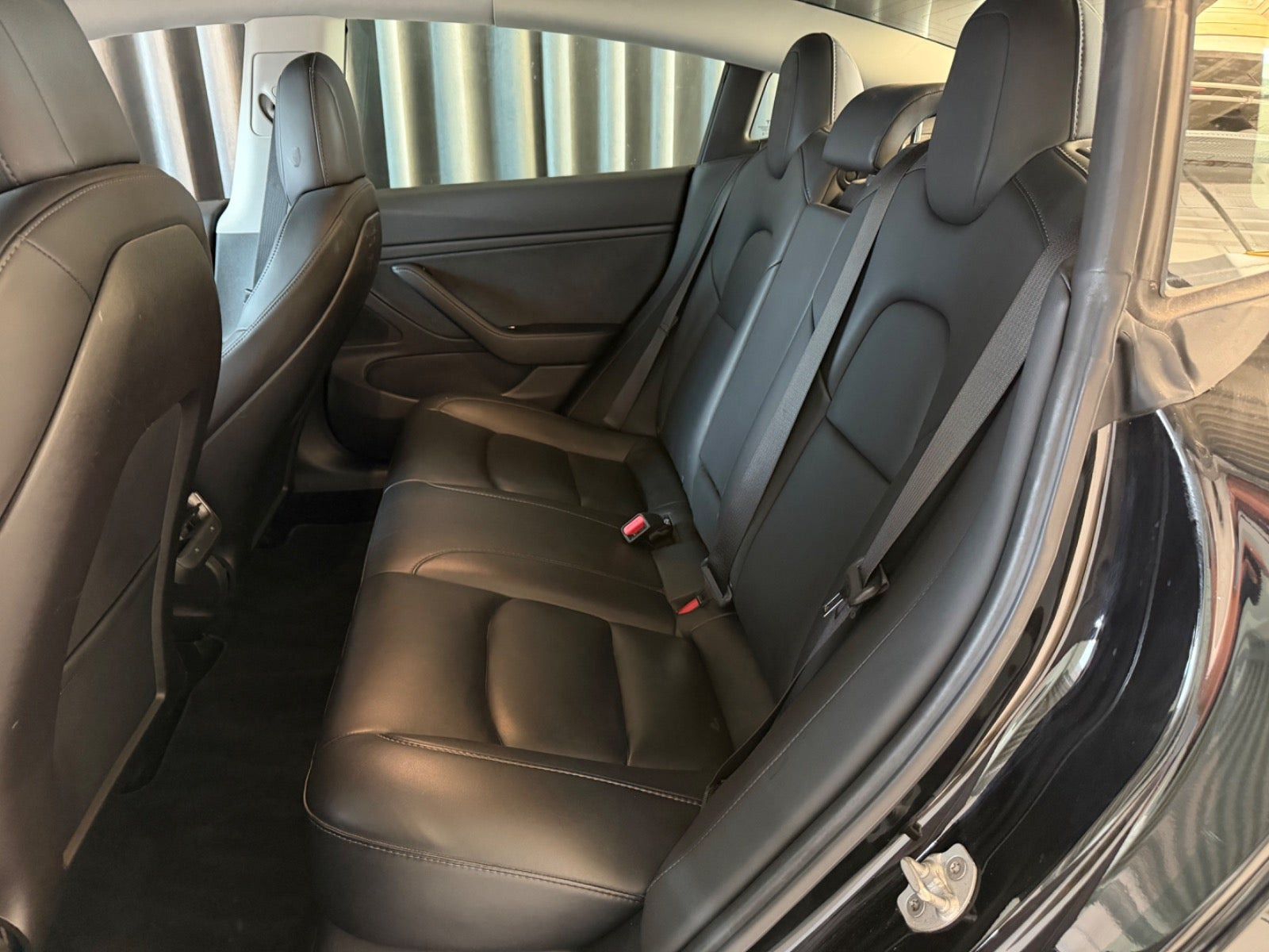 Sort Tesla Model 3 fra 2019