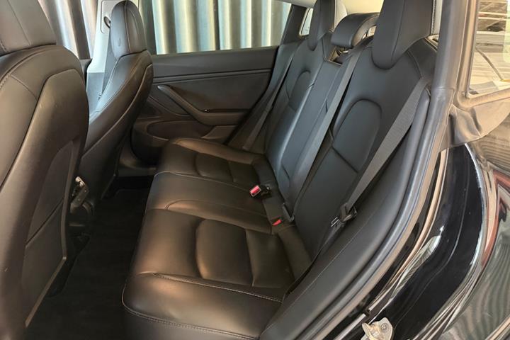 Sort Tesla Model 3 fra 2019