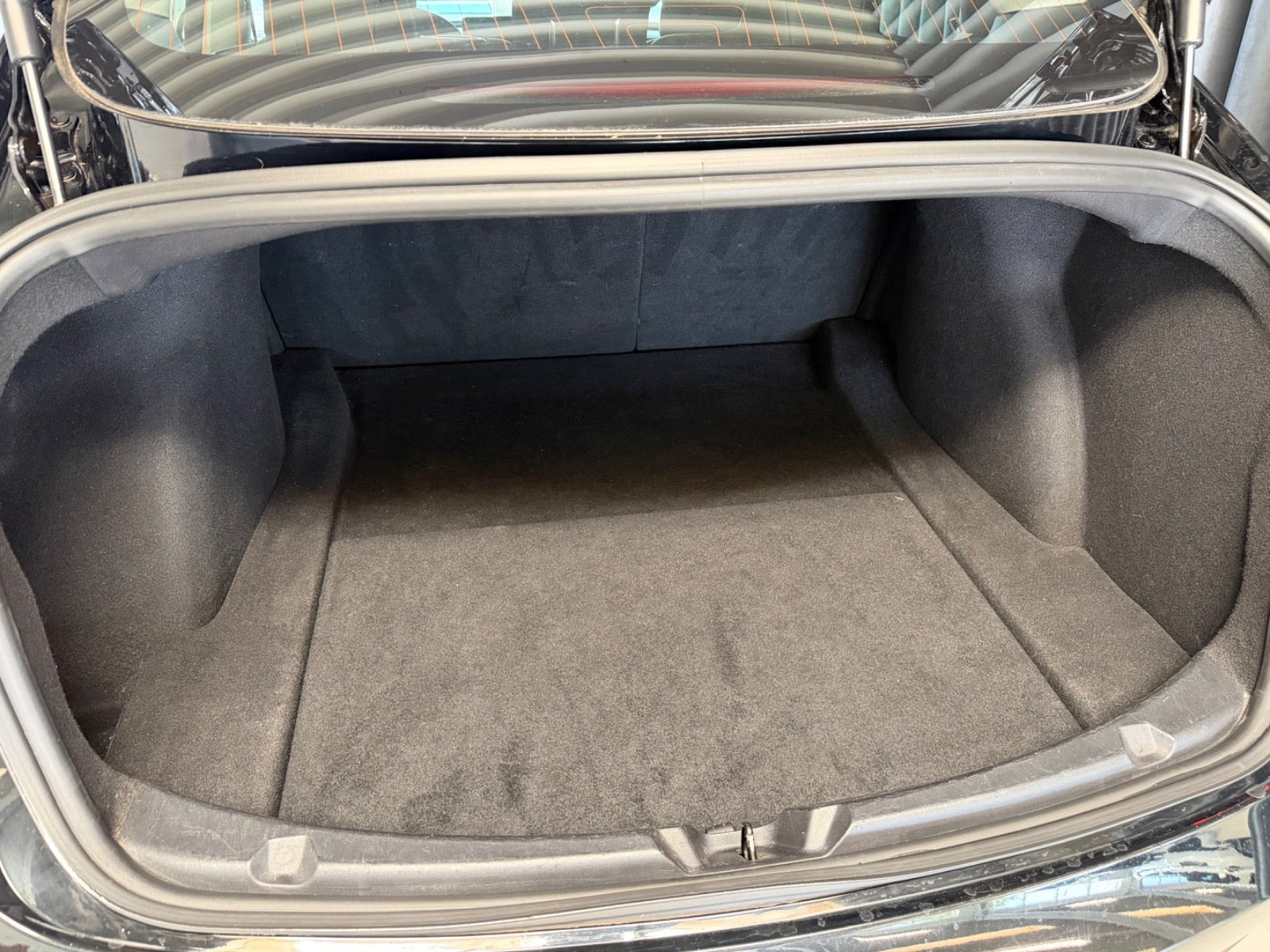 Sort Tesla Model 3 fra 2019