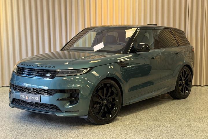 Grøn Land Rover Range Rover sport fra 2024 set udefra