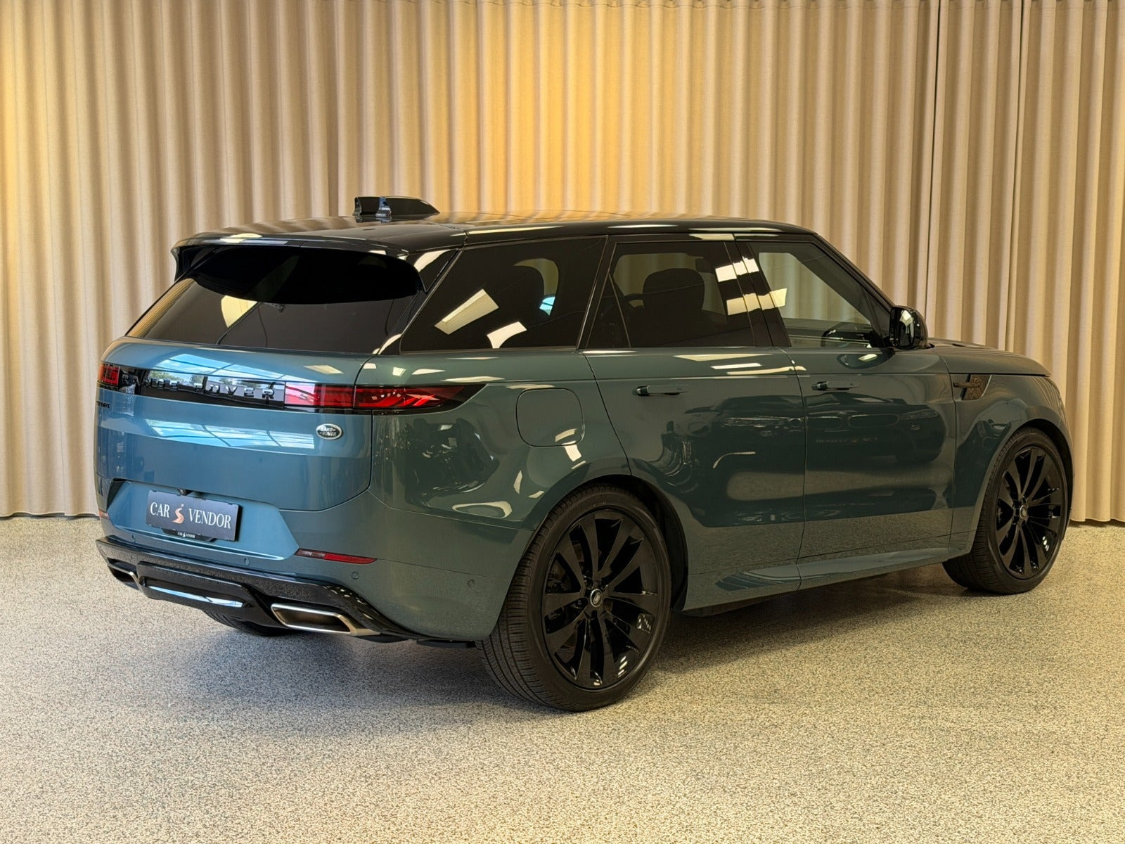 Grøn Land Rover Range Rover sport fra 2024