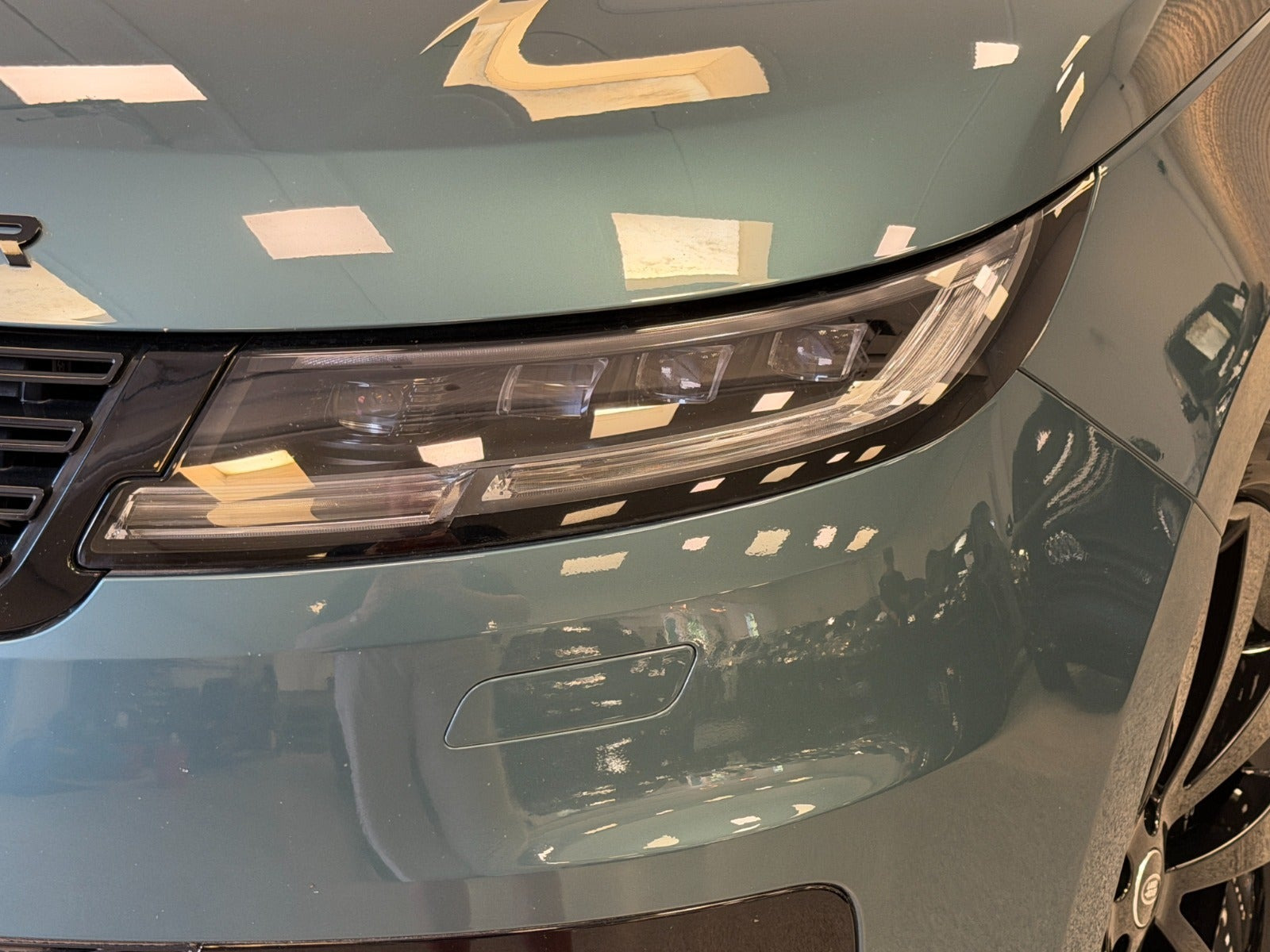Grøn Land Rover Range Rover sport fra 2024