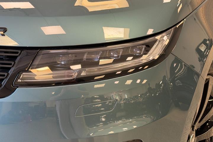 Grøn Land Rover Range Rover sport fra 2024