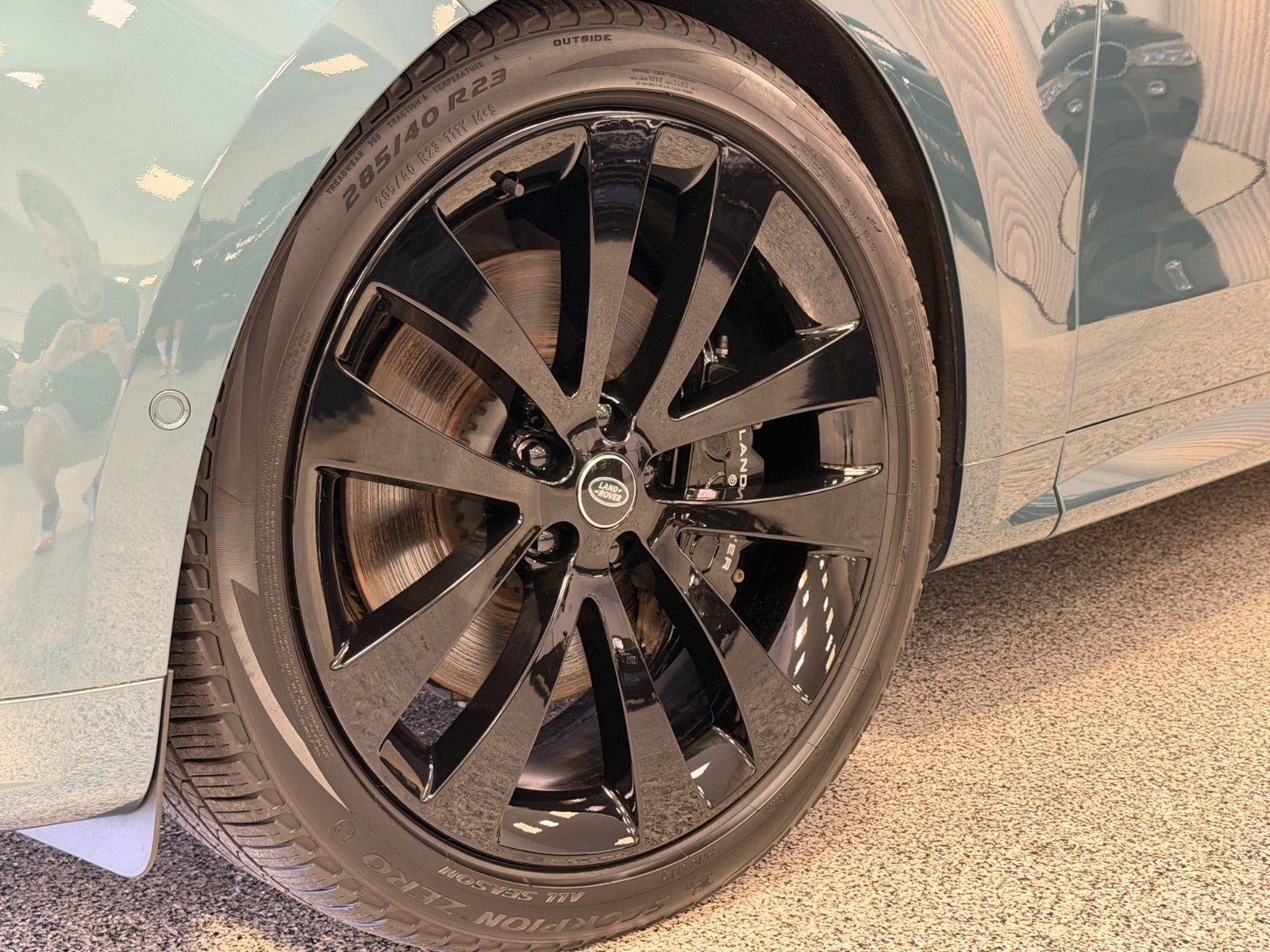 Grøn Land Rover Range Rover sport fra 2024