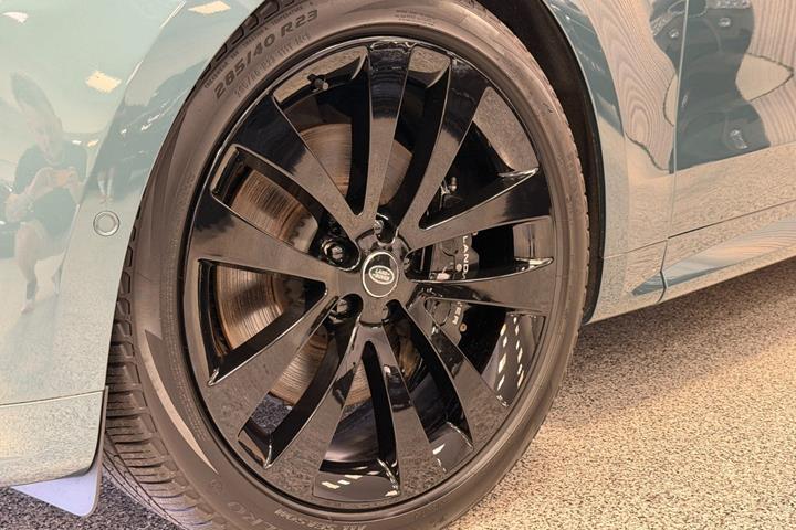 Grøn Land Rover Range Rover sport fra 2024