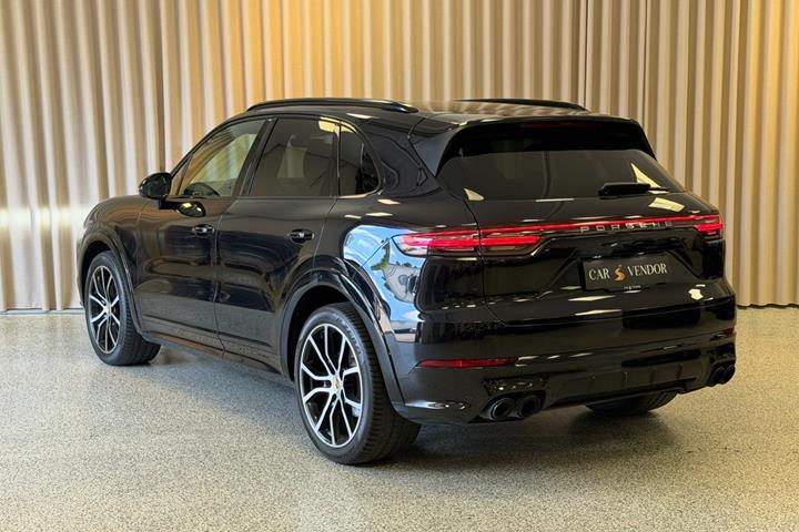 Sort Porsche Cayenne S fra 2018