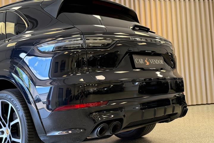 Sort Porsche Cayenne S fra 2018