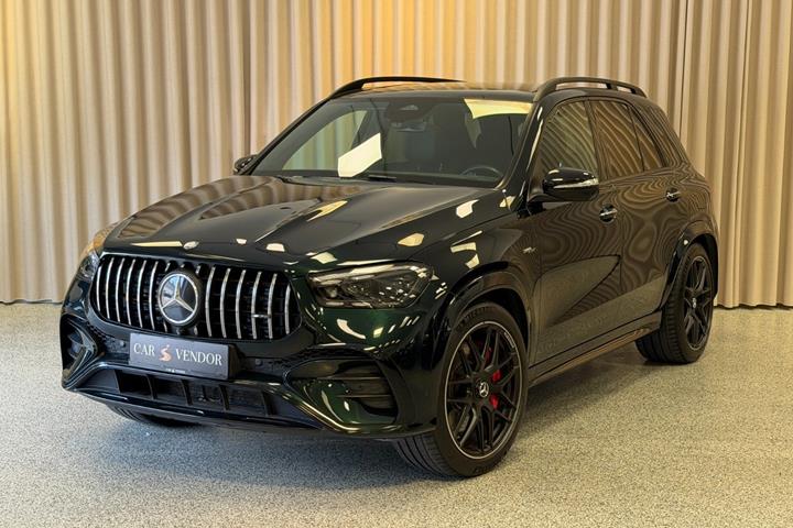 Grøn Mercedes GLE53 fra 2024 set udefra