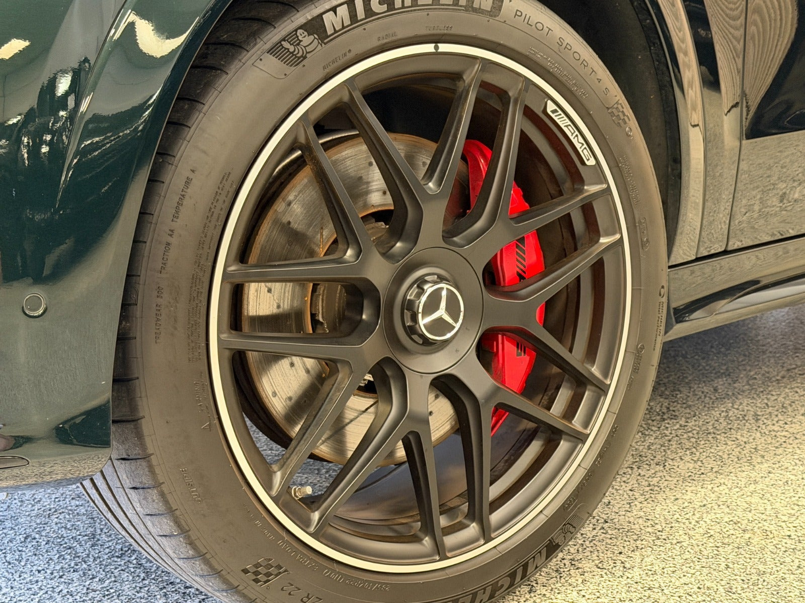 Grøn Mercedes GLE53 fra 2024
