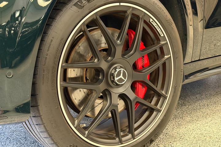 Grøn Mercedes GLE53 fra 2024