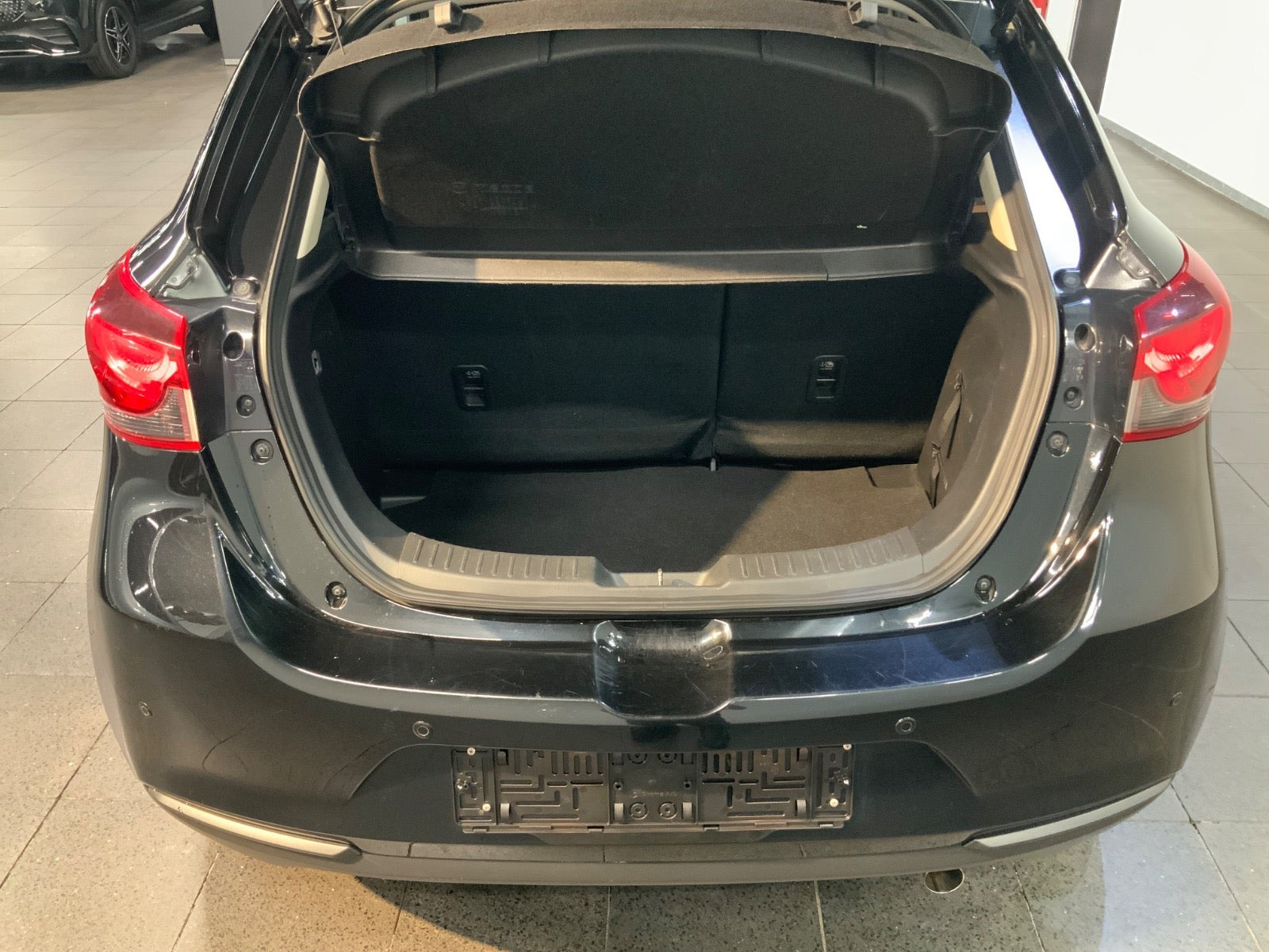Sort Mazda 2 fra 2021