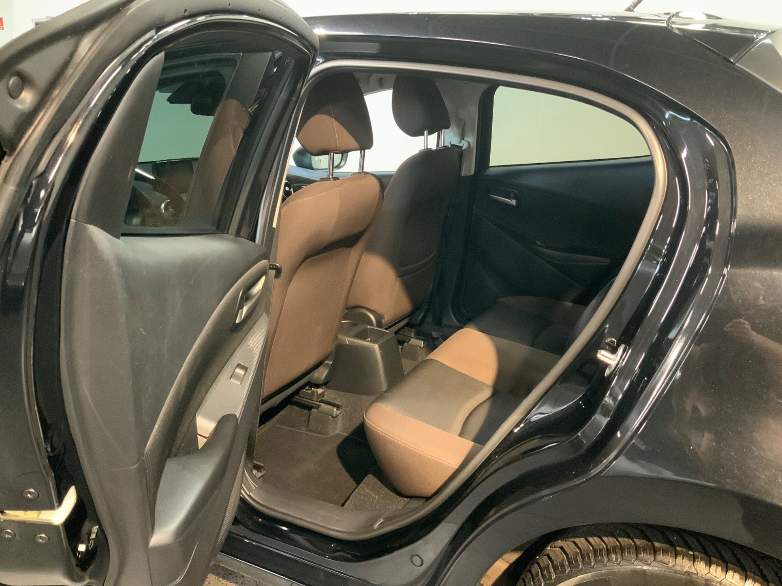 Sort Mazda 2 fra 2021