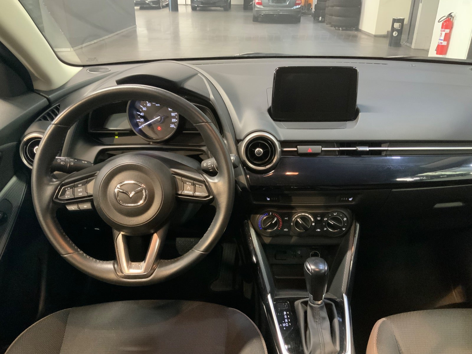 Sort Mazda 2 fra 2021