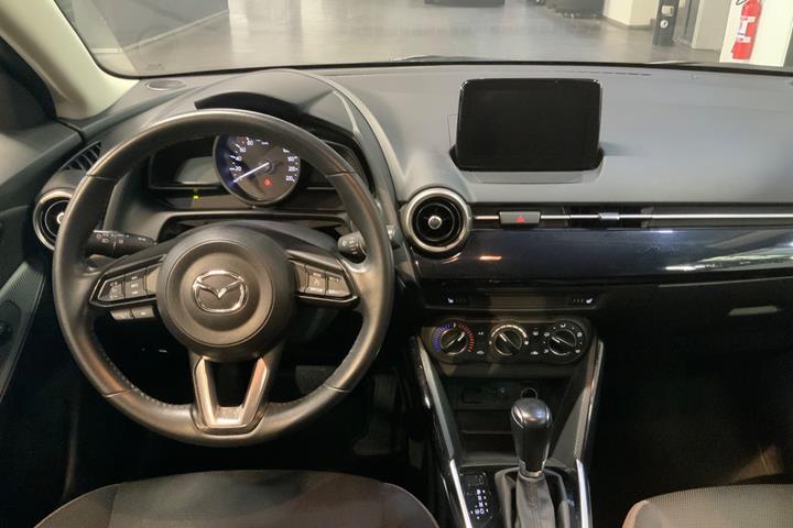 Sort Mazda 2 fra 2021