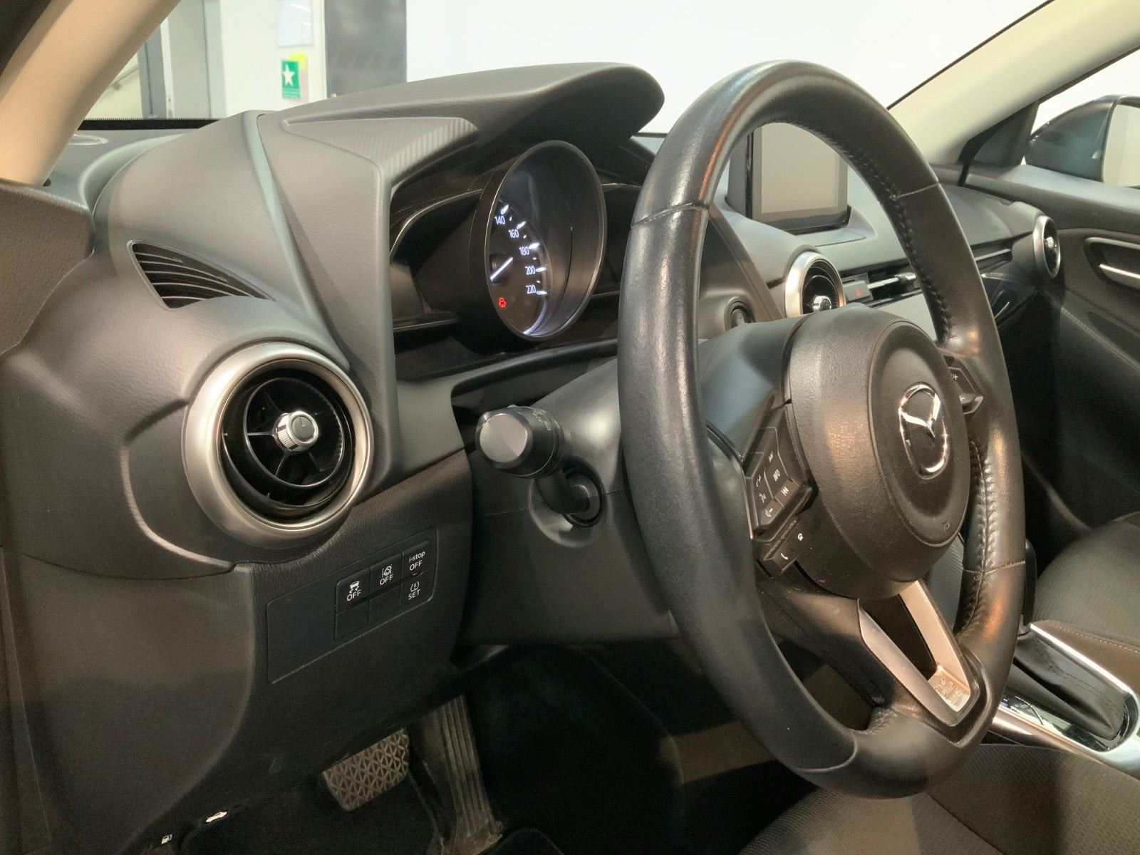 Sort Mazda 2 fra 2021