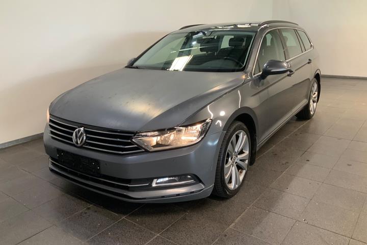 Grå VW Passat fra 2017 set udefra