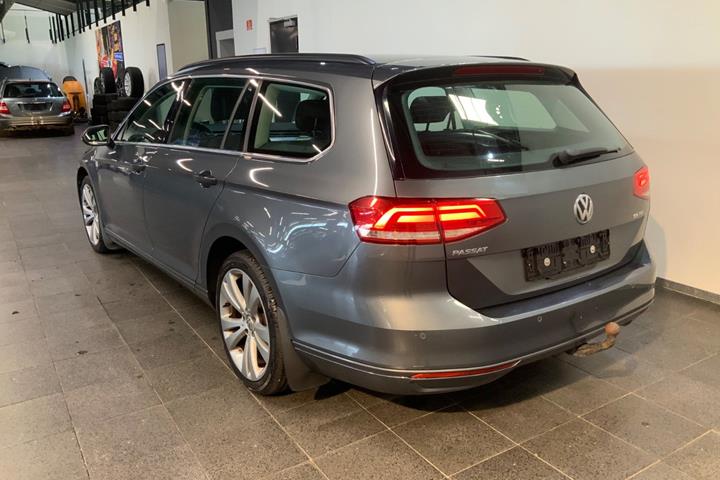 Grå VW Passat fra 2017