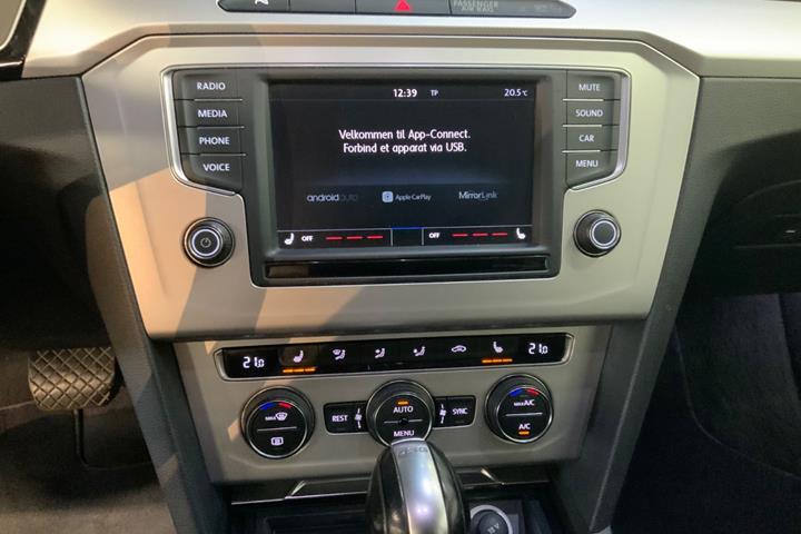 Grå VW Passat fra 2017