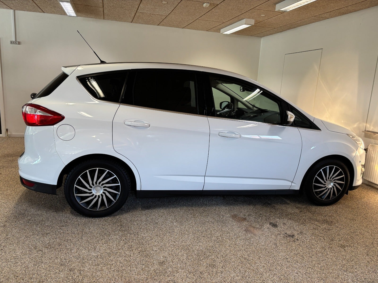 Hvid Ford C-MAX fra 2014