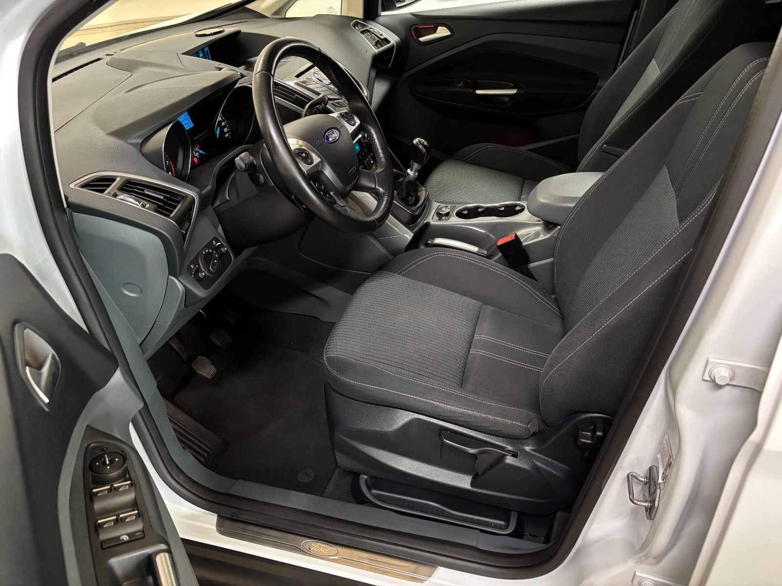 Hvid Ford C-MAX fra 2014