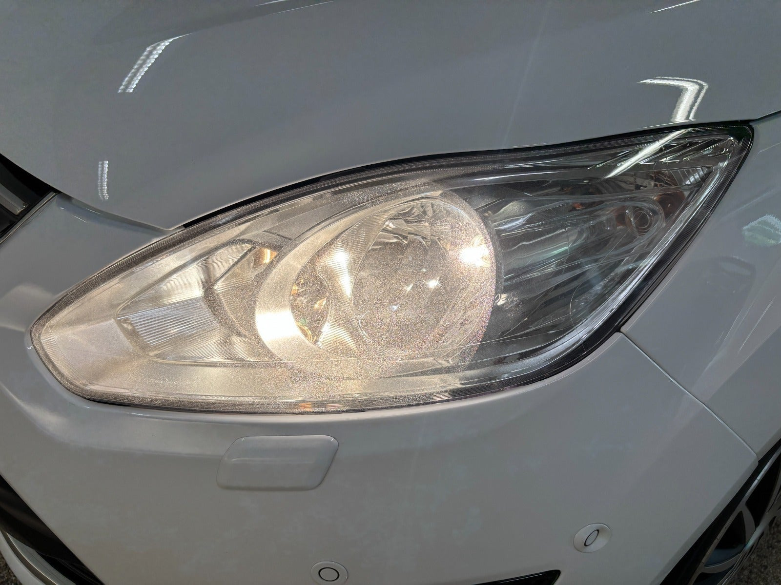 Hvid Ford C-MAX fra 2014
